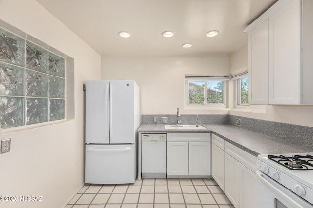 2250 E Silver Street, Tucson, AZ 85719