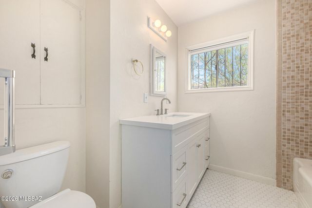 2250 E Silver Street, Tucson, AZ 85719