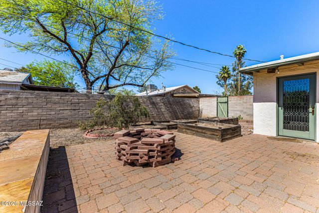 2250 E Silver Street, Tucson, AZ 85719