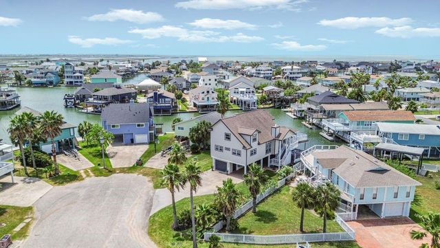 4319 Spanish Main, Jamaica Beach, TX 77554