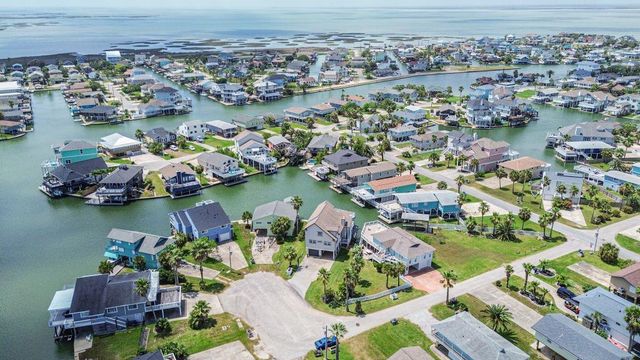 4319 Spanish Main, Jamaica Beach, TX 77554