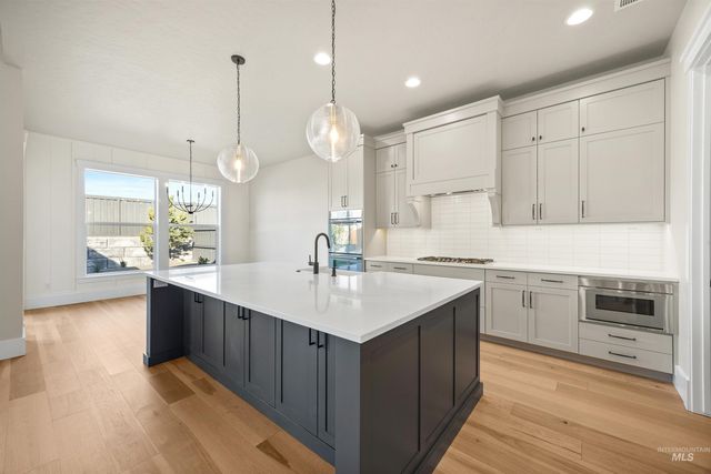 1126 E Crescendo St, Meridian, ID 83642