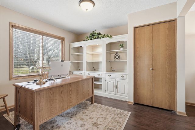 9150 Juneau Drive, Woodbury, MN 55125