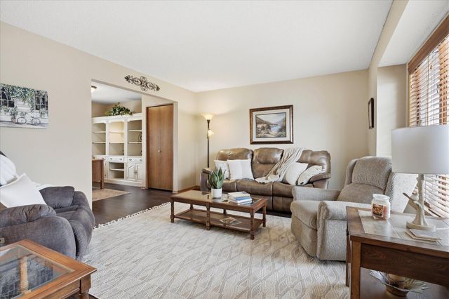 9150 Juneau Drive, Woodbury, MN 55125