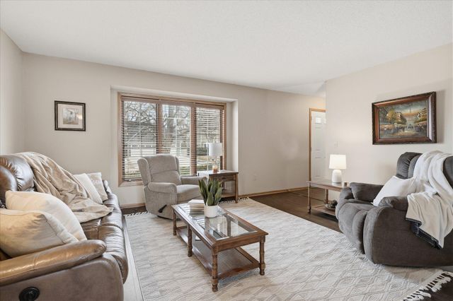 9150 Juneau Drive, Woodbury, MN 55125