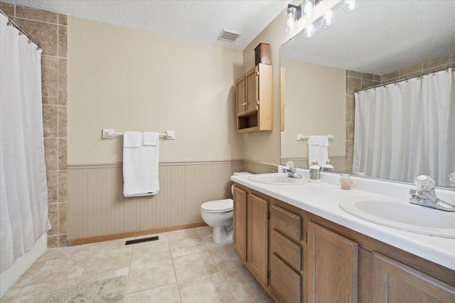 9150 Juneau Drive, Woodbury, MN 55125