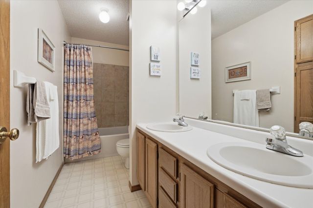 9150 Juneau Drive, Woodbury, MN 55125