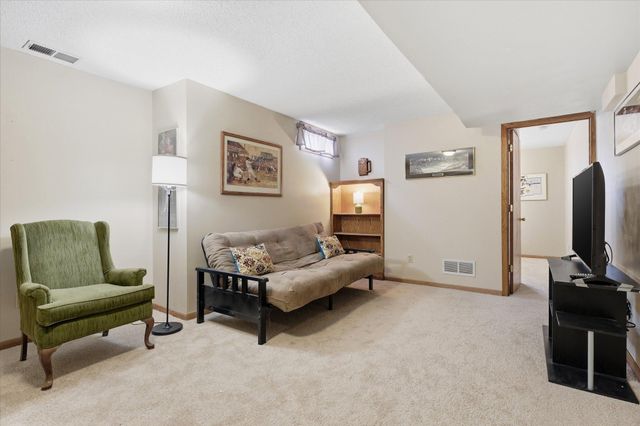 9150 Juneau Drive, Woodbury, MN 55125