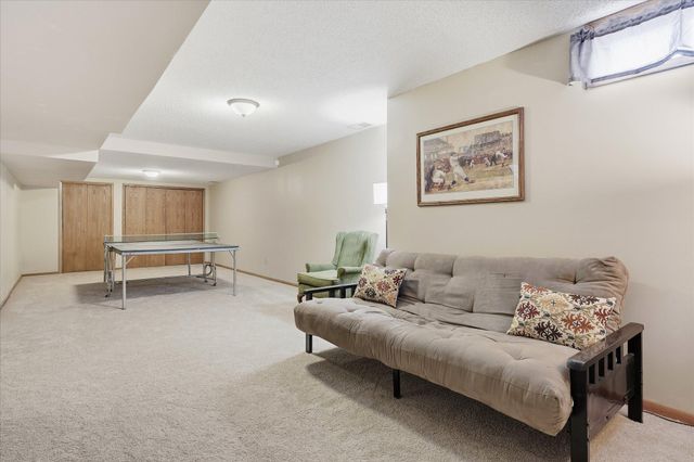 9150 Juneau Drive, Woodbury, MN 55125