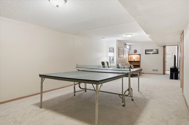 9150 Juneau Drive, Woodbury, MN 55125