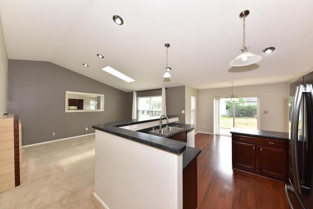 507 Sand DRIVE, West Bend, WI 53095