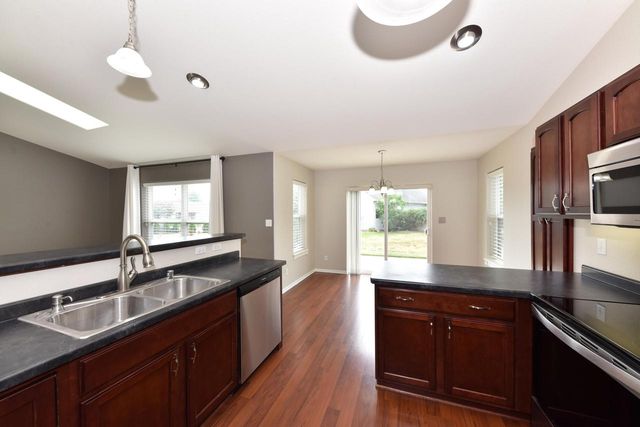 507 Sand DRIVE, West Bend, WI 53095
