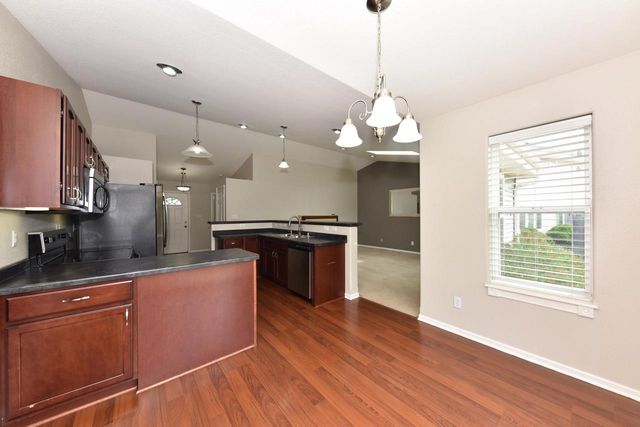 507 Sand DRIVE, West Bend, WI 53095