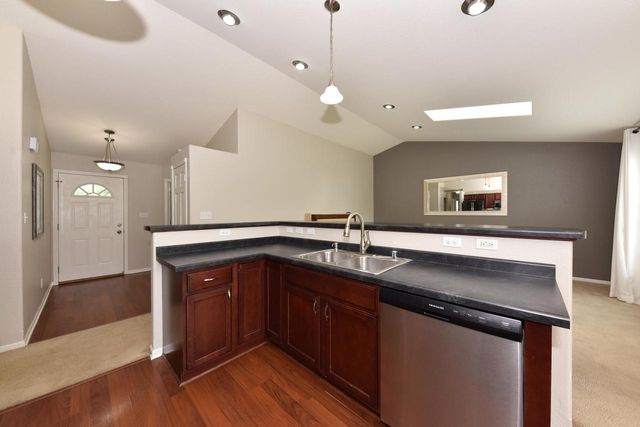 507 Sand DRIVE, West Bend, WI 53095