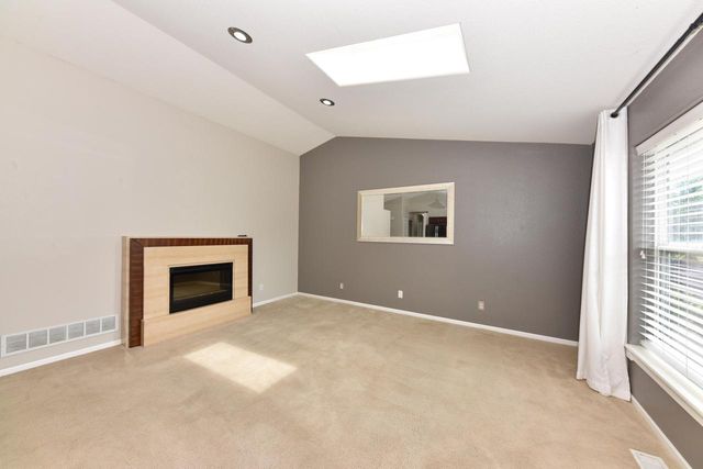 507 Sand DRIVE, West Bend, WI 53095