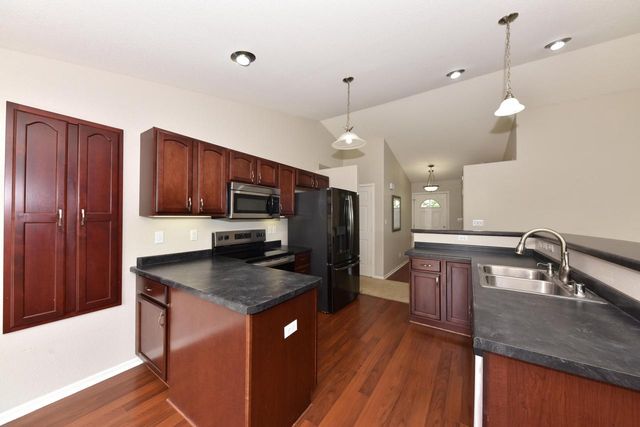 507 Sand DRIVE, West Bend, WI 53095