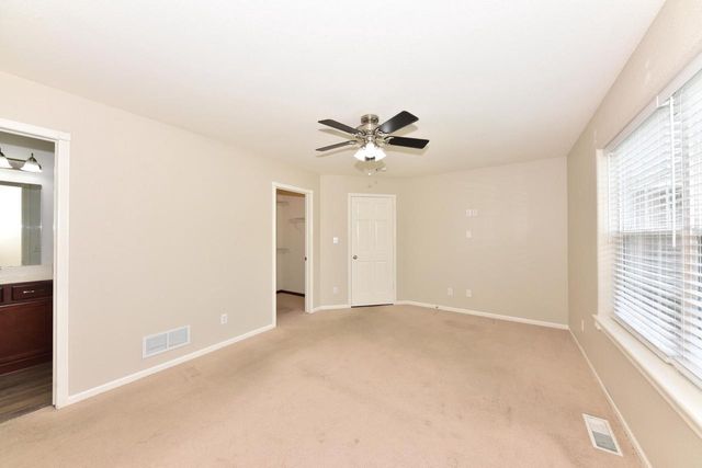 507 Sand DRIVE, West Bend, WI 53095