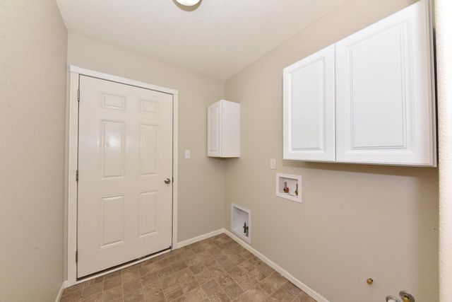 507 Sand DRIVE, West Bend, WI 53095