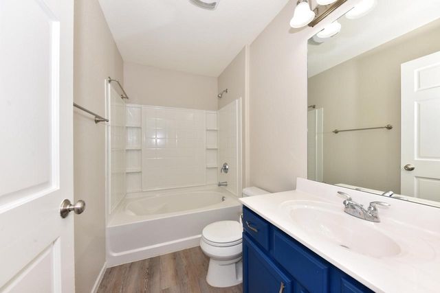 507 Sand DRIVE, West Bend, WI 53095