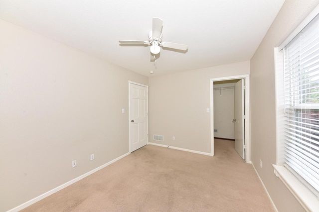 507 Sand DRIVE, West Bend, WI 53095