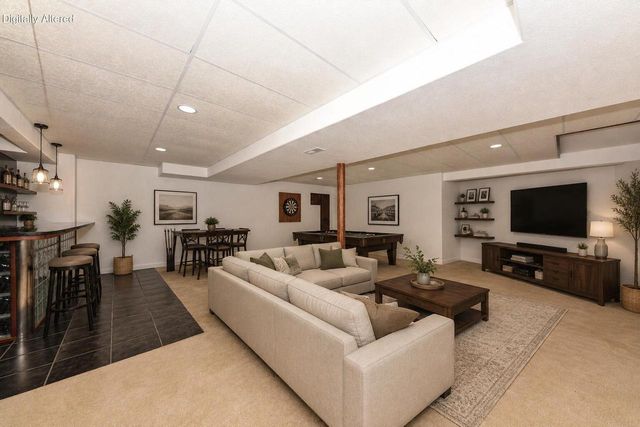 507 Sand DRIVE, West Bend, WI 53095