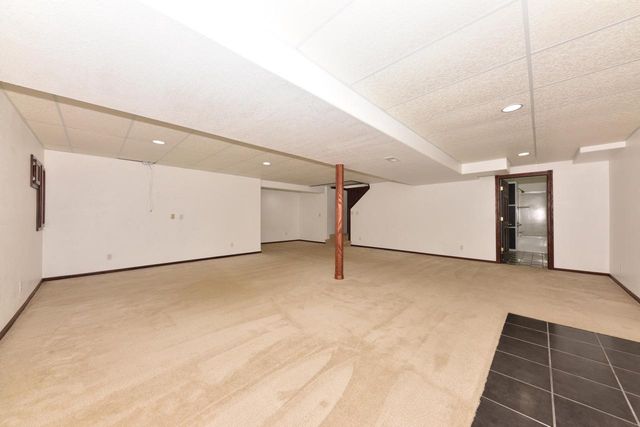507 Sand DRIVE, West Bend, WI 53095