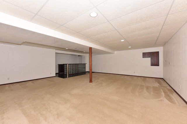 507 Sand DRIVE, West Bend, WI 53095