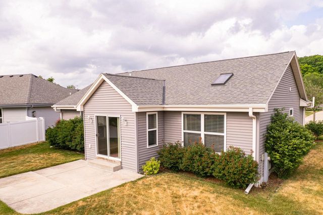 507 Sand DRIVE, West Bend, WI 53095