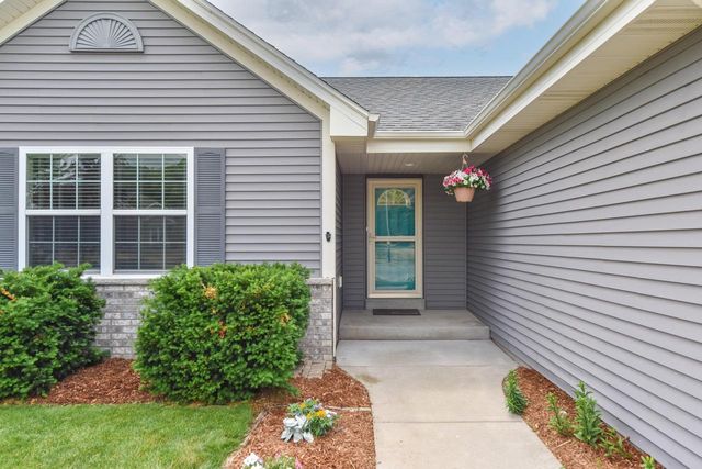 507 Sand DRIVE, West Bend, WI 53095