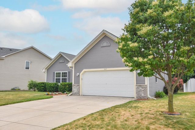 507 Sand DRIVE, West Bend, WI 53095