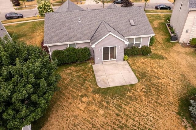 507 Sand DRIVE, West Bend, WI 53095