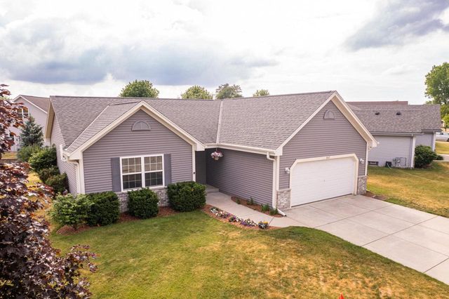 507 Sand DRIVE, West Bend, WI 53095