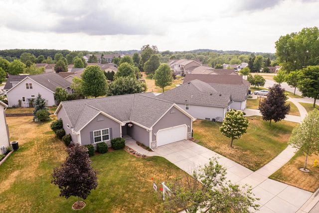 507 Sand DRIVE, West Bend, WI 53095