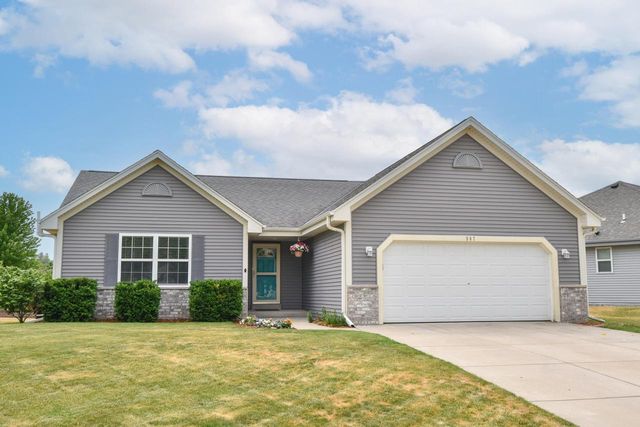 507 Sand DRIVE, West Bend, WI 53095