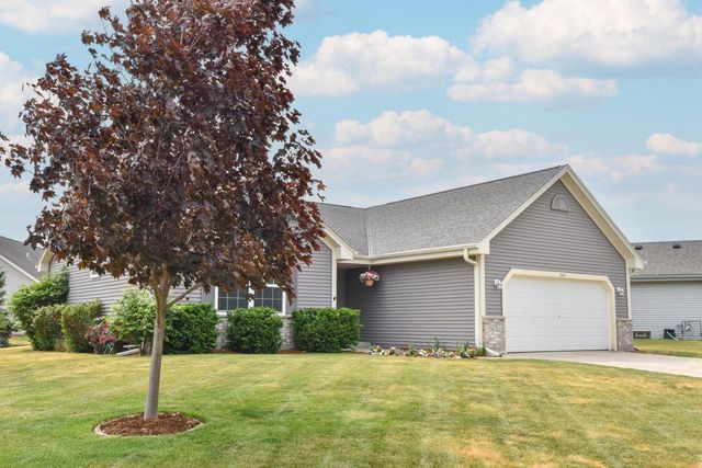 507 Sand DRIVE, West Bend, WI 53095