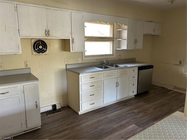 4932 Sylvanglade Road, Mcleansville, NC 27301