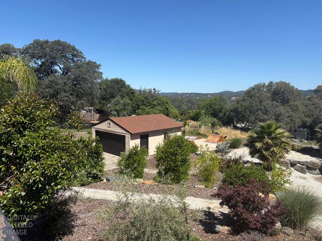 10563 Rock View Ct, Auburn, CA 95602