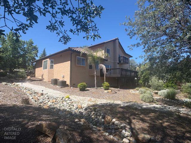 10563 Rock View Ct, Auburn, CA 95602