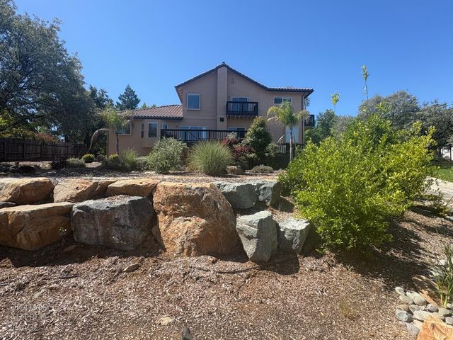 10563 Rock View Ct, Auburn, CA 95602