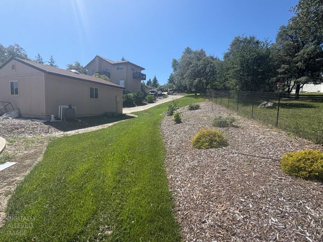 10563 Rock View Ct, Auburn, CA 95602