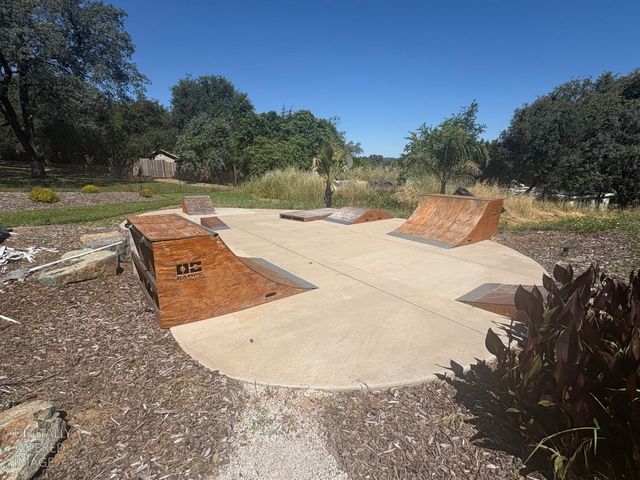 10563 Rock View Ct, Auburn, CA 95602