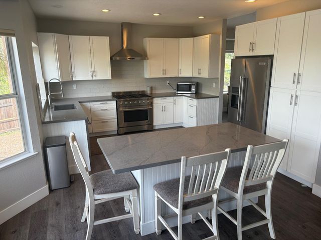 10563 Rock View Ct, Auburn, CA 95602