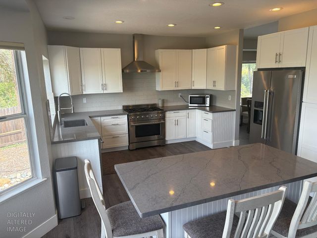 10563 Rock View Ct, Auburn, CA 95602