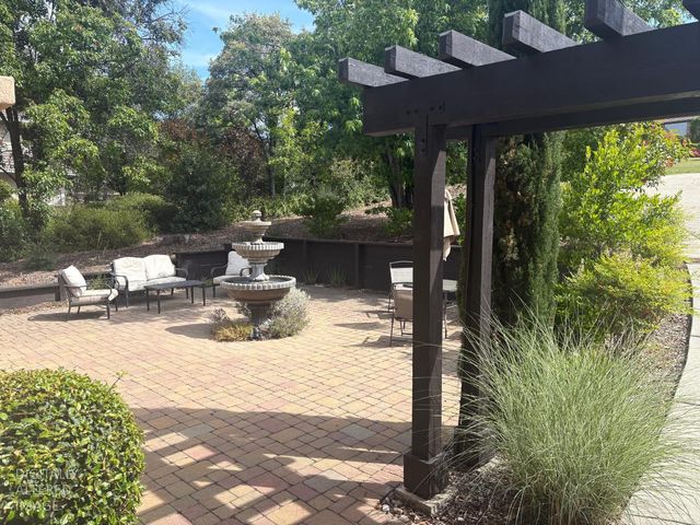 10563 Rock View Ct, Auburn, CA 95602