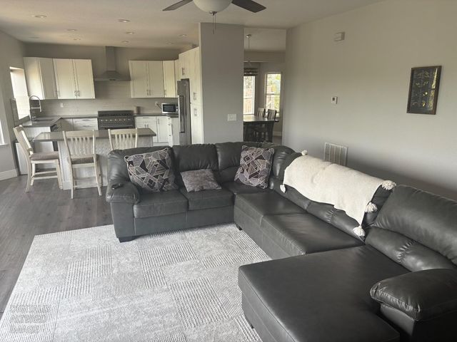 10563 Rock View Ct, Auburn, CA 95602