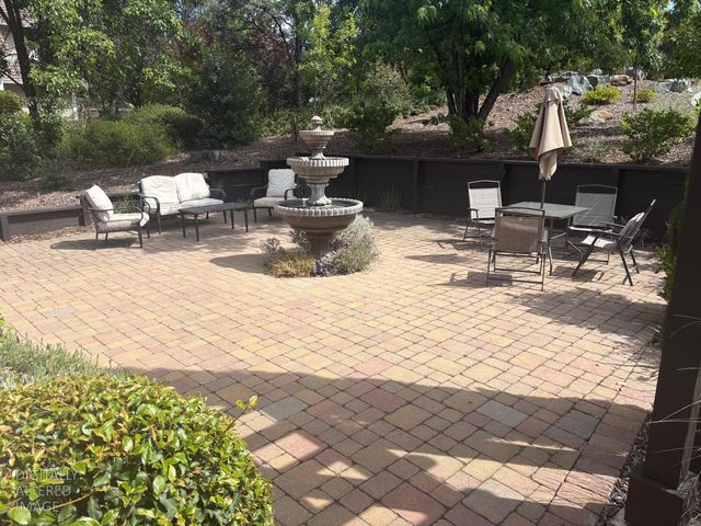10563 Rock View Ct, Auburn, CA 95602