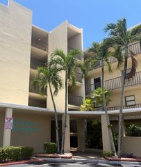 890 N FEDERAL Highway 311, Lantana, FL 33462