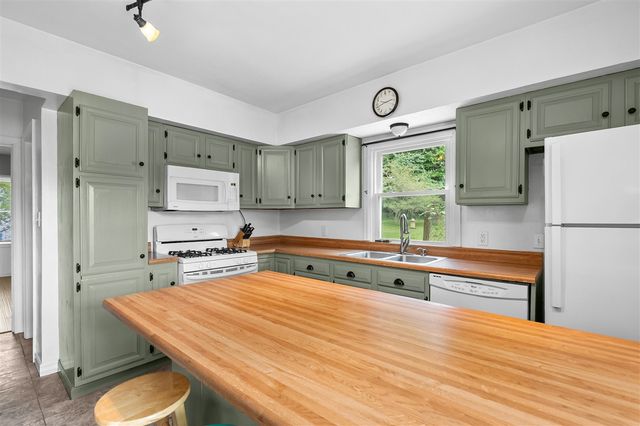 5048 N Riverview Drive, Kalamazoo, MI 49004