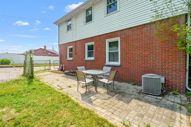 5048 N Riverview Drive, Kalamazoo, MI 49004