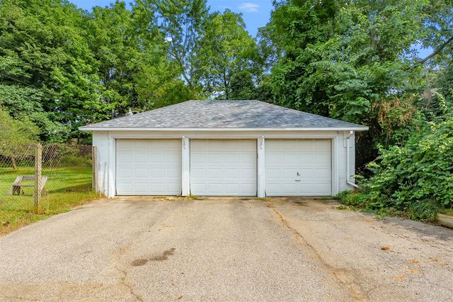 5048 N Riverview Drive, Kalamazoo, MI 49004